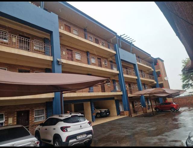 2 BEDROOM APARTMENT FOR SALE IN KEMPTON PARK